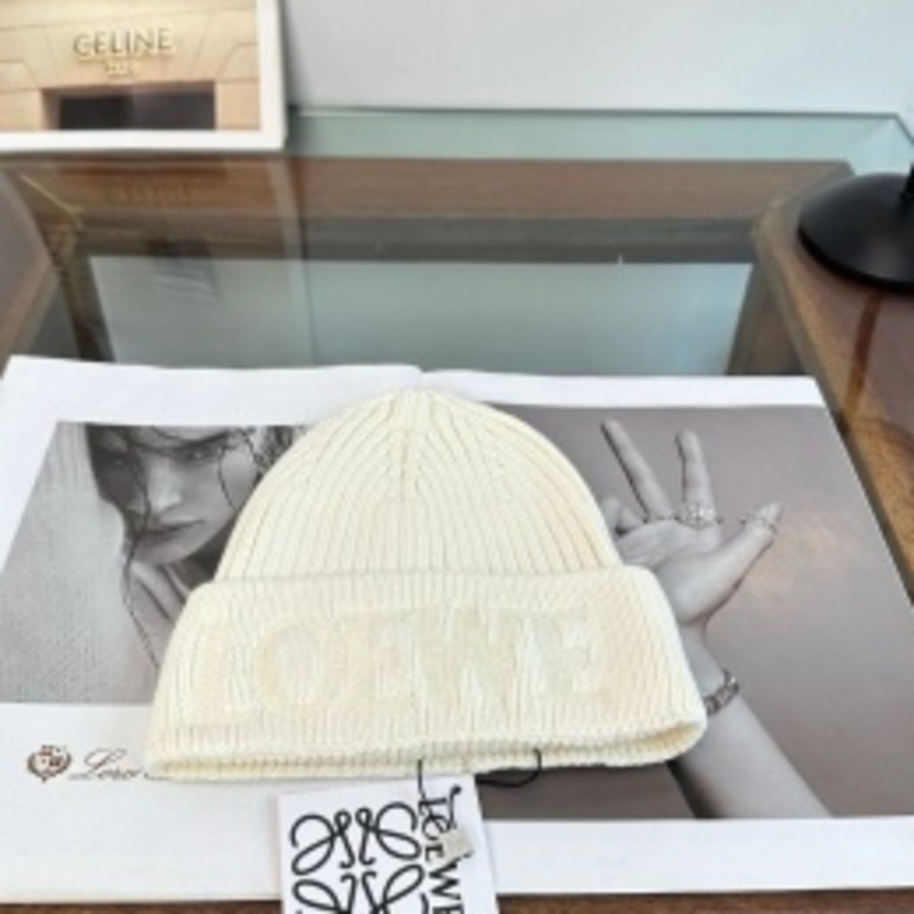 ✨LOEWE✨Off‑White Designer Winter Cuffed Knit Hat